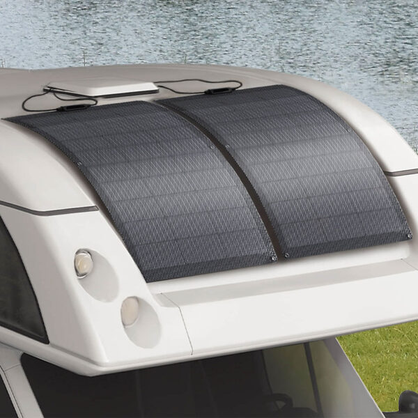 Solarpanel 100W flexibel, Anwendung an Wohnmobil, zwei Panelen parallel angebracht.