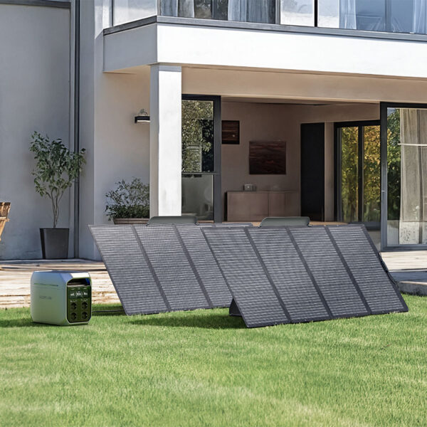 EcoFlow Delta3 plus EU mit 2 flexiblen Solarpanels im Garten.