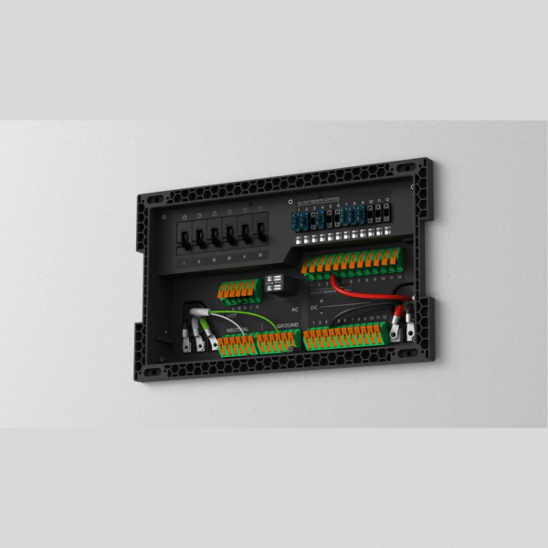 Distribution Panel offen, mit Verdrahtung