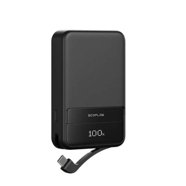 EcoFlow Powerbank 10000mAh in schwarz, leicht schräg von vorne mit Kabel.