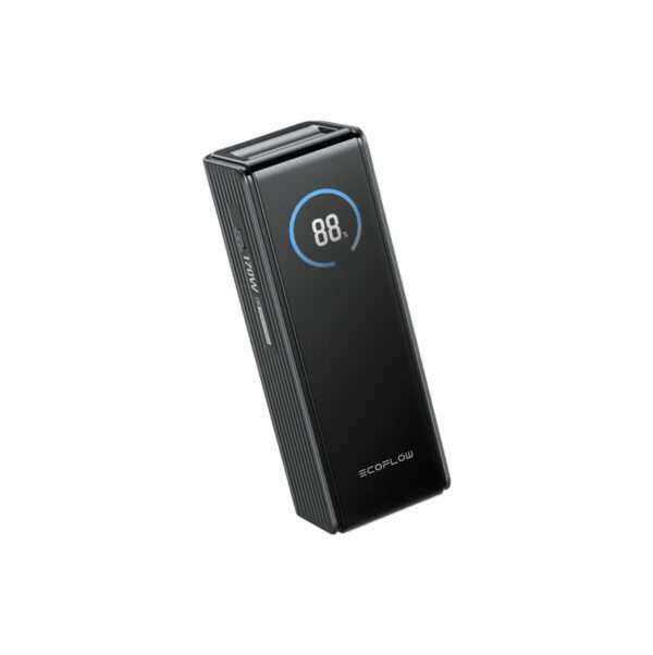 Ein schlankes, tragbares Kraftwerk in Schwarz mit einer Digitalanzeige, die einen Batteriestand von 88 % anzeigt. Sie hat ein strukturiertes Gehäuse mit vertikalen Streifen und ein kompaktes Design, ideal für den Einsatz im Freien oder als Notstromversorgung. Das Display zeigt die Ausgangsleistung an und enthält ein Logo für EcoFlow.
