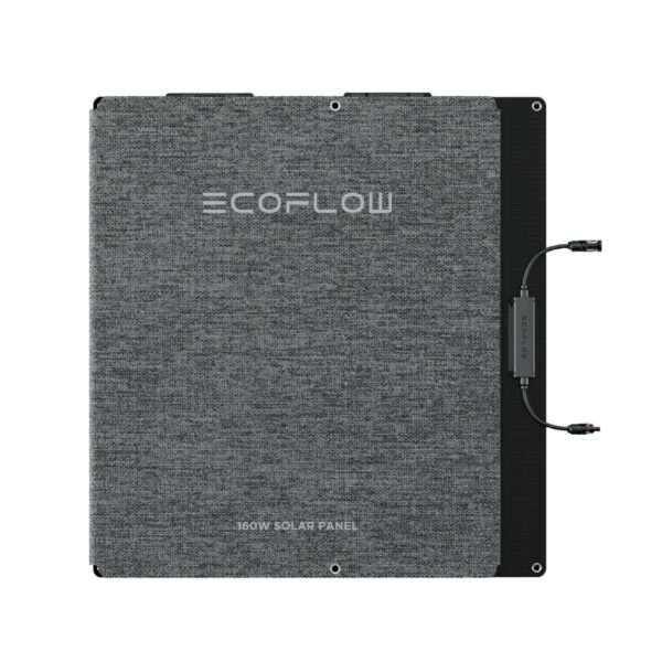 Ein kompaktes, faltbares Solarpanel mit einer strukturierten grauen Stoffoberfläche. Das Panel ist oben mit ECOWFLOW und unten mit 160W SOLAR PANEL beschriftet. Auf der rechten Seite sind Kabel mit Anschlüssen für eine einfache Einrichtung und Nutzung angebracht, die das schlanke Design ergänzen und ideal für tragbare Energielösungen sind.