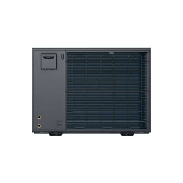 Eine dunkelgraue Wärmepumpe von hinten betrachtet, mit einem Gitter für den Luftstrom und verschiedenen Anschlussöffnungen im unteren Bereich. Das Gerät hat eine kompakte rechteckige Form mit einer kleinen Zugangsklappe oben links. Die Oberfläche wirkt glatt und modern und eignet sich für den Einsatz in Wohn- oder Gewerbegebäuden.