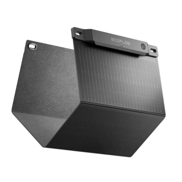 Ein elegantes, faltbares Solarpanel mit dunkelgrauer Oberfläche. Das Design zeichnet sich durch eine stabile Struktur mit einem auffälligen ECOFLOW-Logo an der Oberseite aus. Das Panel ist abgewinkelt, wodurch seine strukturierte Oberfläche und die Solarzellen gut zur Geltung kommen, und verfügt über zwei Befestigungspunkte für eine sichere Montage. Ideal für die mobile Stromerzeugung.