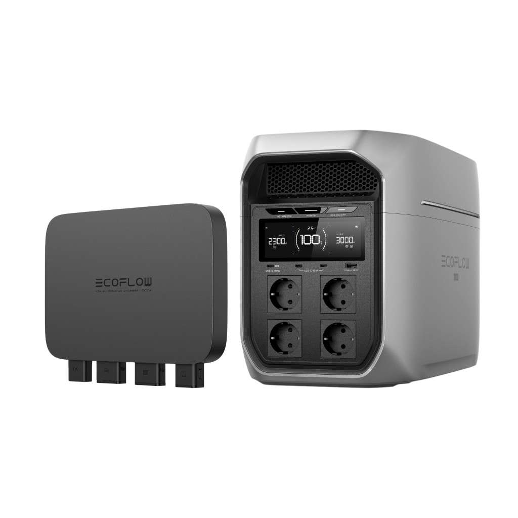 Eine moderne, elegante tragbare EcoFlow-Stromstation mit kompaktem, rechteckigem Design und abgerundeten Kanten, überwiegend in Hellgrau mit dezentem Branding an der Seite. Auf der Vorderseite befindet sich ein digitales LCD-Display, das Echtzeitdaten wie Spannung, Stromstärke und Leistungsabgabe mit klaren, kontrastreichen Grafiken und numerischen Anzeigen anzeigt. Unterhalb des Bildschirms befinden sich vier schwarze Universalsteckdosen, die in einem 2x2-Raster angeordnet sind und jeweils mit Schutzklappen versehen sind. Über dem Bildschirm befinden sich kleine Kontrollleuchten und Tasten zur Steuerung und Einstellung. Die Powerstation verfügt über einen belüfteten oberen Bereich mit einem Wabengitter zur Kühlung. Links neben dem Hauptgerät befindet sich ein passender, kompakter externer Akku mit mattschwarzer Oberfläche, abgerundeten Kanten und dem EcoFlow-Logo in der Mitte der Oberseite, mit vier gleichmäßig verteilten Anschlüssen auf einer Seite zum Laden und zur Erweiterung. Der Gesamtstil ist minimalistisch und futuristisch und betont klare Linien, glatte Oberflächen und eine Hightech-Ästhetik vor einem schlichten weißen Hintergrund mit sanfter, gleichmäßig verteilter Beleuchtung, die die Konturen und Details der Geräte hervorhebt.